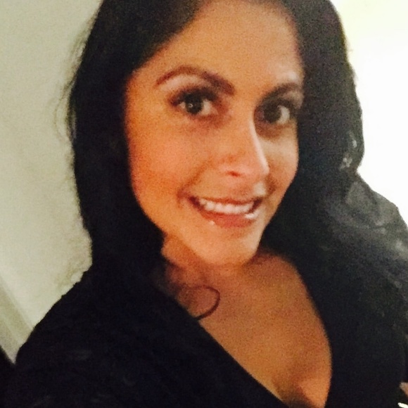 Meet your Posher, Julie - Picture 1 of 7